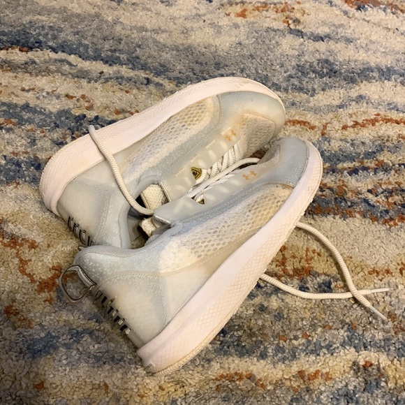 Under Armour Bryce Harper Turf Cleats used great condition. Men’s size 8 - Picture 4 of 5